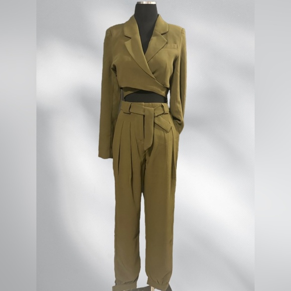 Torn by Ronny Kobo cropped blazer set - Picture 5 of 7